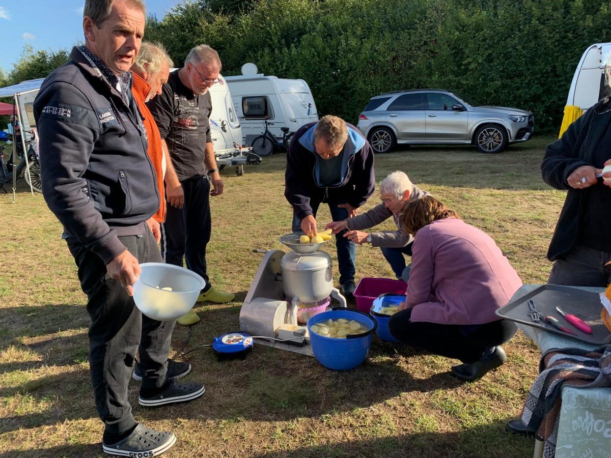 Und anschließend gerieben, es gibt Reibekuchen