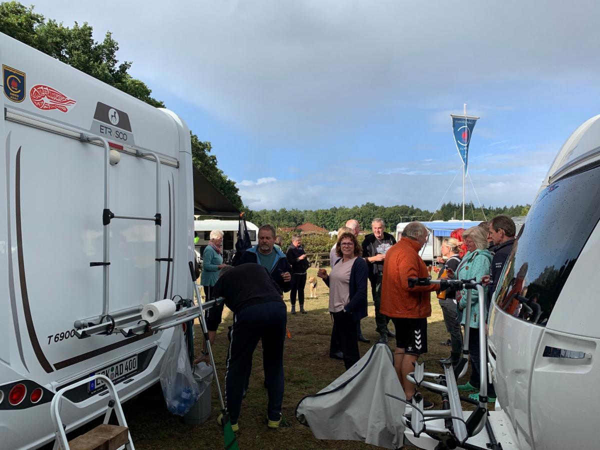 ..damit es dann immer quietsch und knitterfrei fährt wird es auch begossen