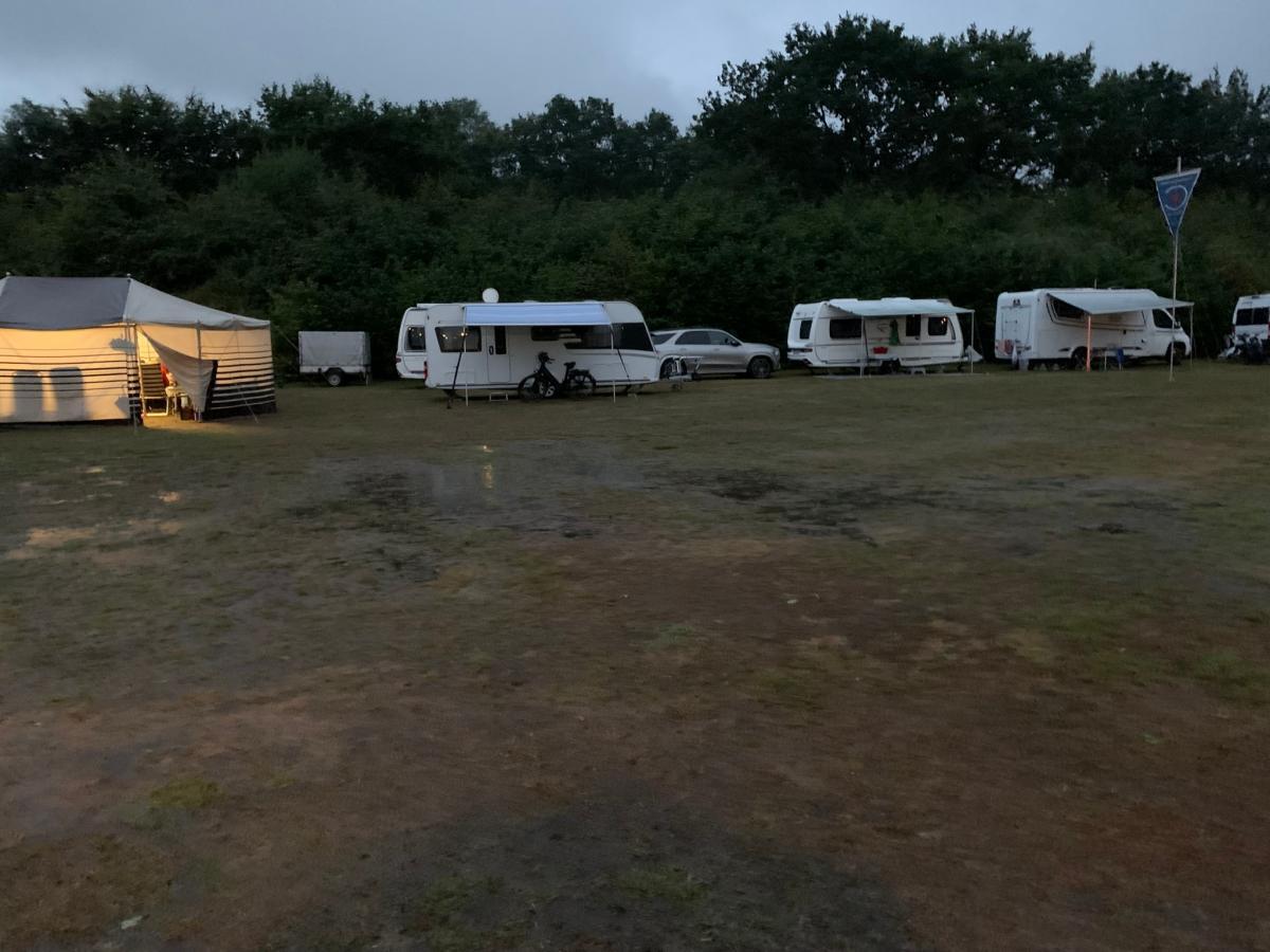 GegenAbend kam der große Regen, wir standen in Mitten einer großen „Seenplatte“