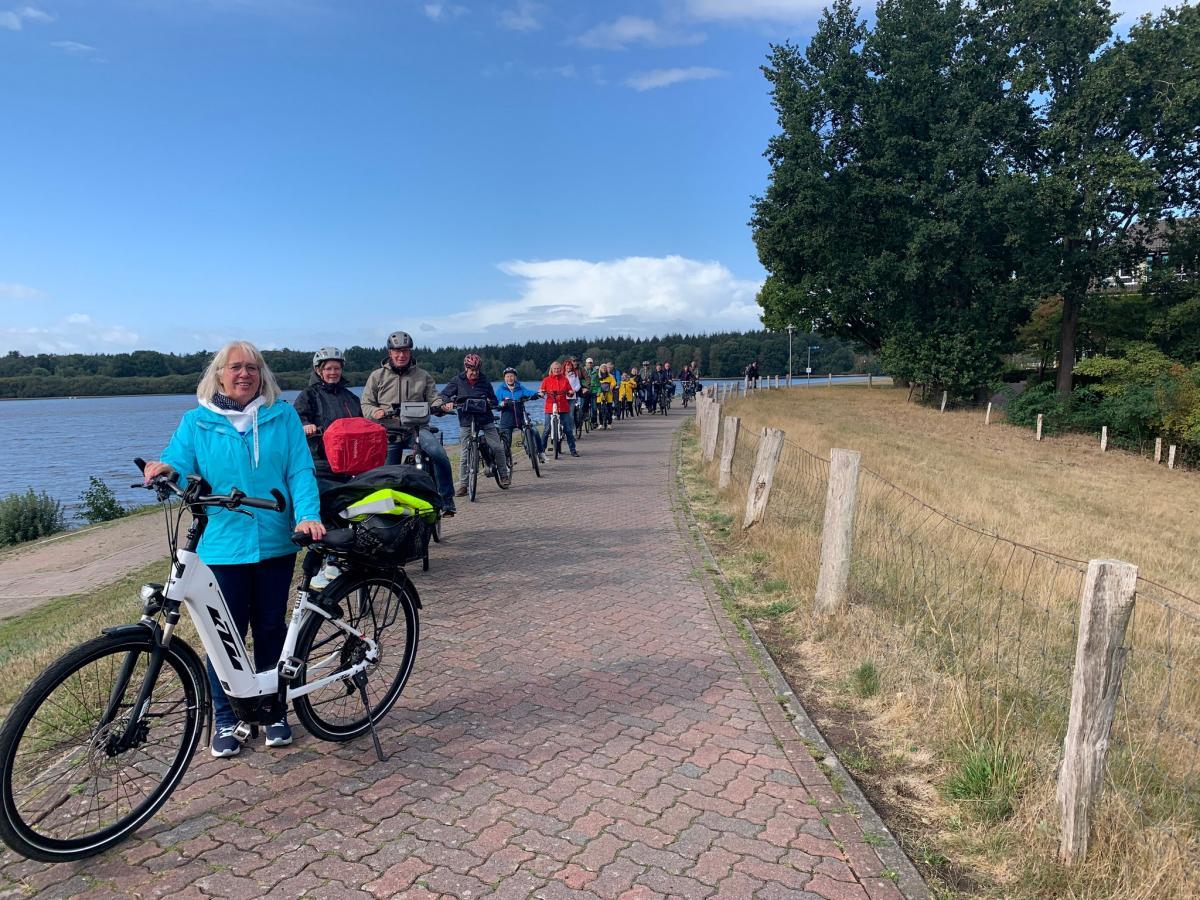 Am nächsten Morgen sind alle zusammen zur Fahrradtour gestartet